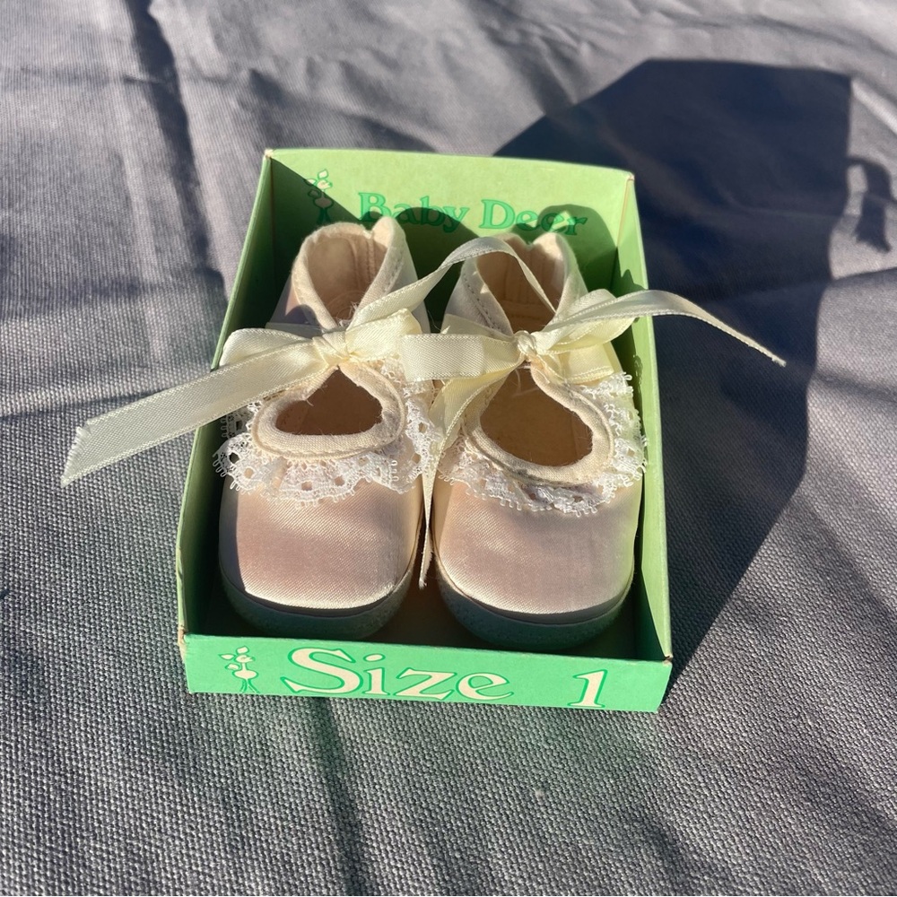 Vintage Baby Deer Shoes Light Pink Ruffle Satin Ribbon Size 1 Made in USA Infant
